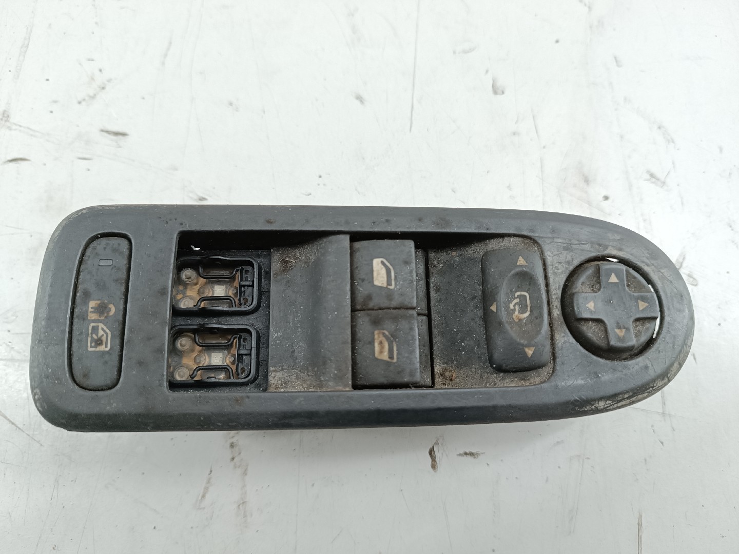 Comutador de vidro frente esquerdo PEUGEOT 508 SW I (8E_) | 10 - 18