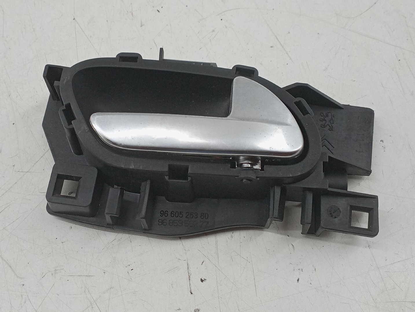 Puxador interior de porta frente direita PEUGEOT 508 SW I (8E_) | 10 - 18