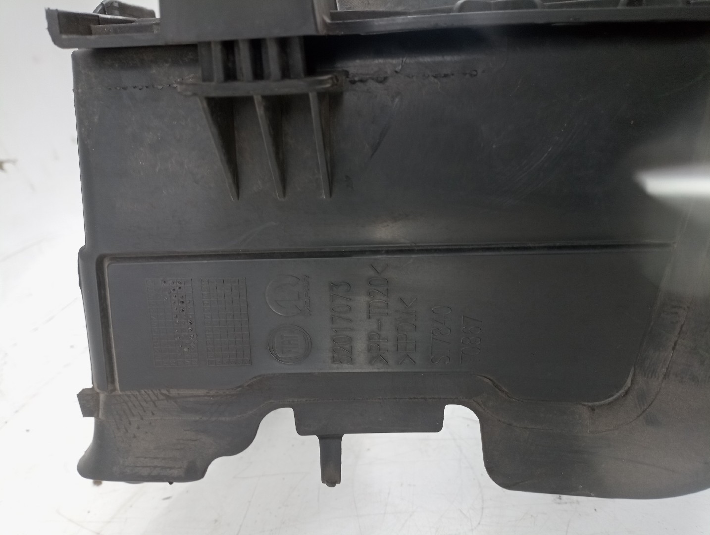 Acabamento de radiador FIAT TIPO três volumes (356_) | 15 -  Imagem-2