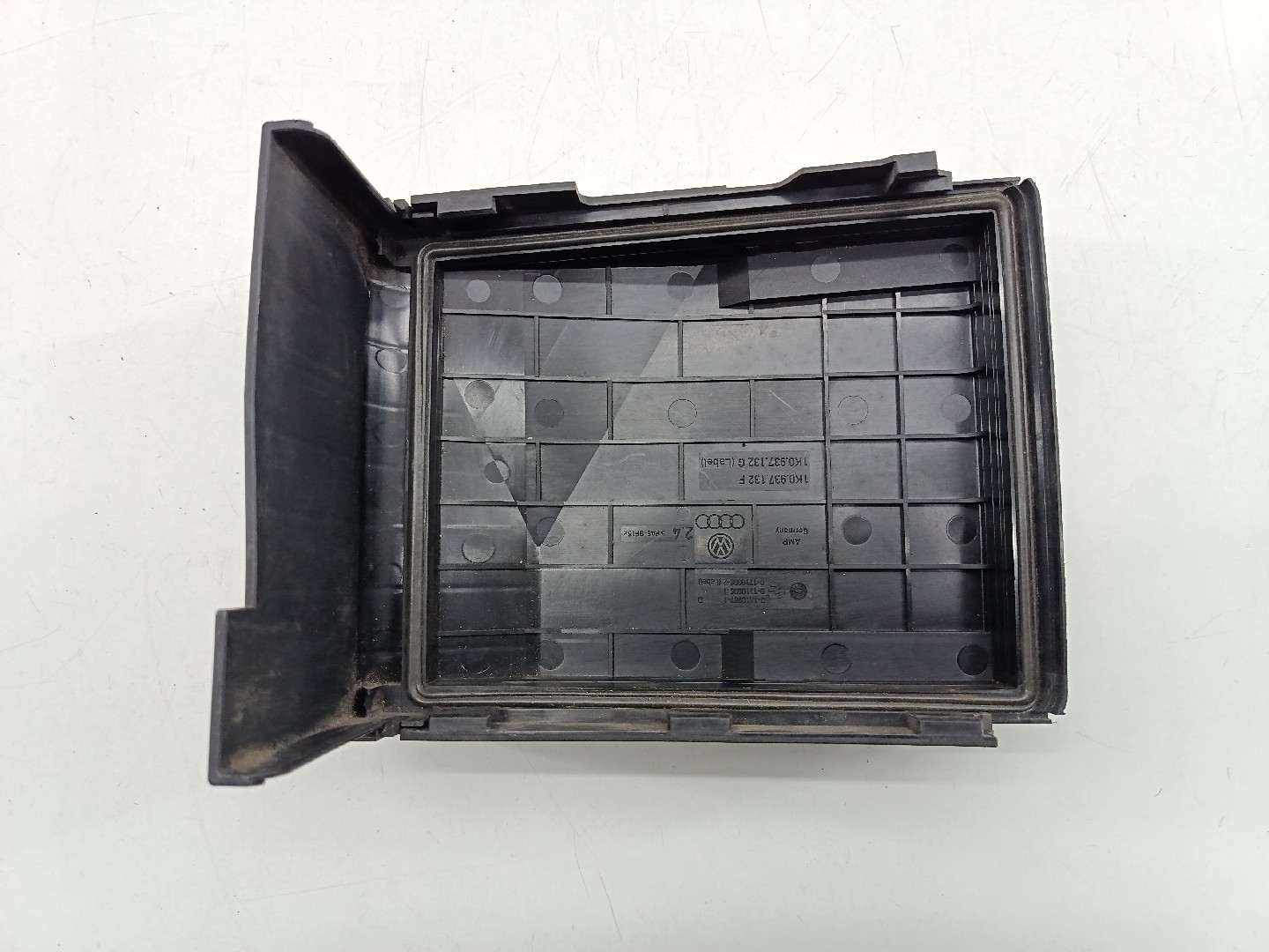 Tampa de caixa de fusiveis AUDI A3 (8P1) | 03 - 13 Imagem-1