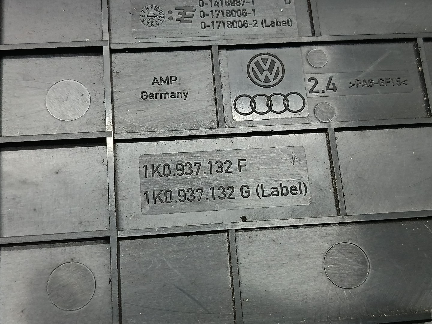 Tampa de caixa de fusiveis AUDI A3 (8P1) | 03 - 13 Imagem-2