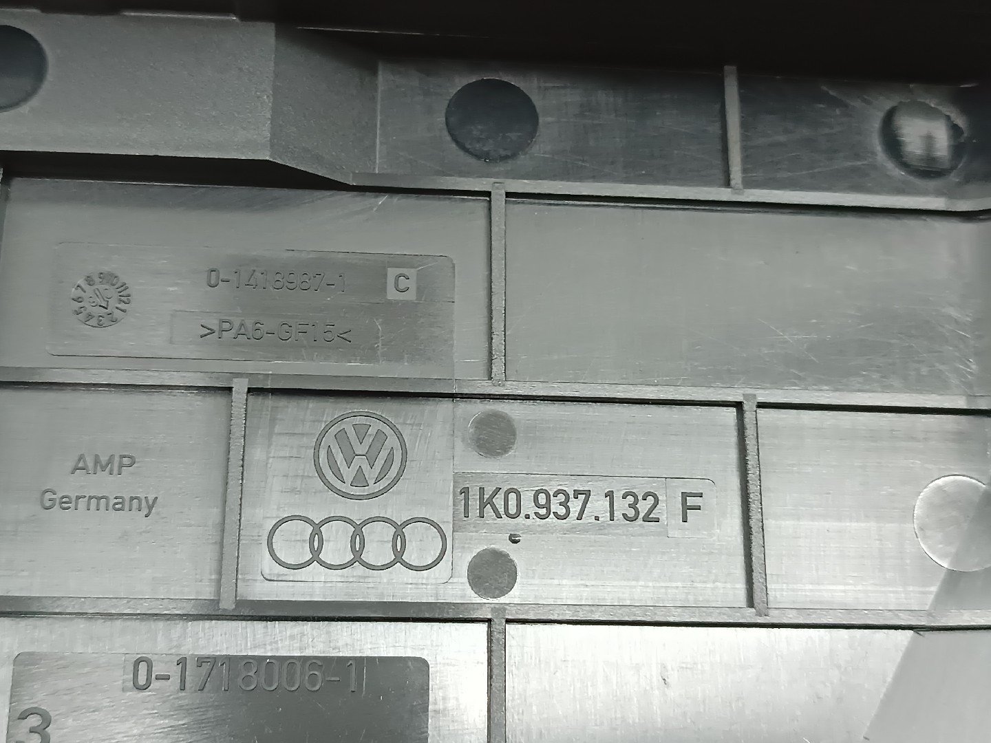 Tampa de caixa de fusiveis AUDI A3 Sportback (8PA) | 04 - 15 Imagem-1
