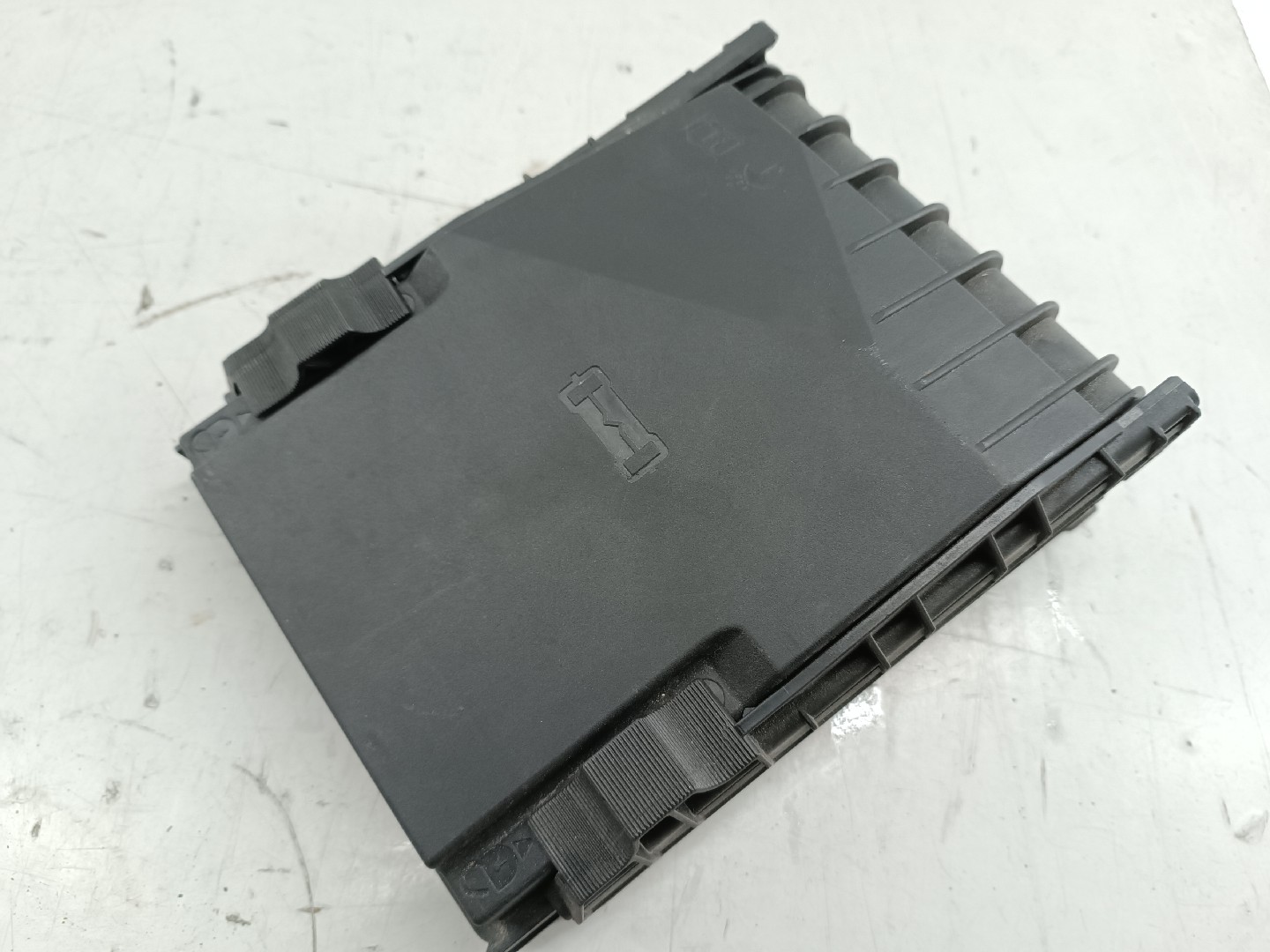 Tampa de caixa de fusiveis AUDI A3 Sportback (8PA) | 04 - 15 Imagem-3