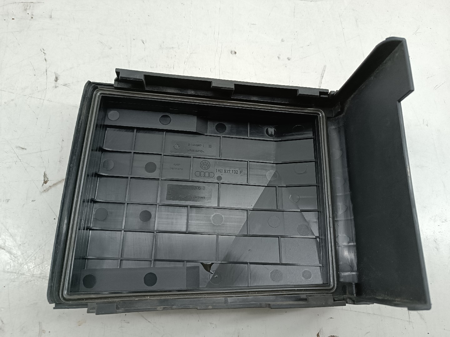 Tampa de caixa de fusiveis AUDI A3 Sportback (8PA) | 04 - 15