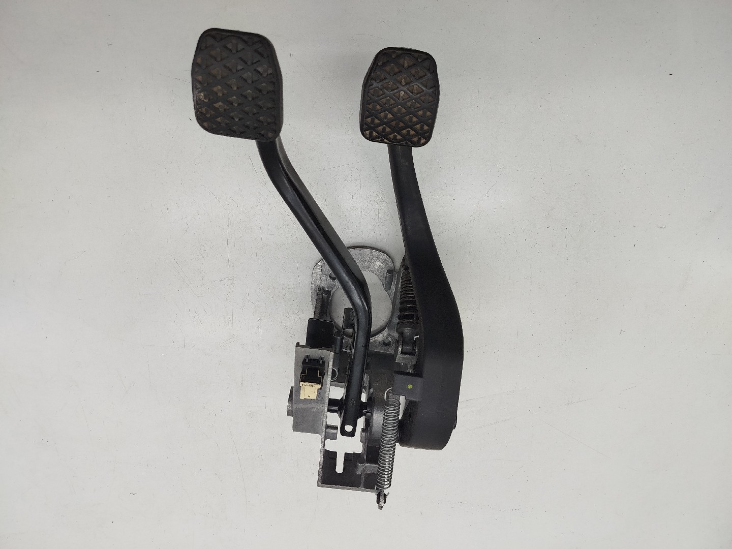 Pedal de embraiagem e travão BMW 1 (F20) | 11 - 19