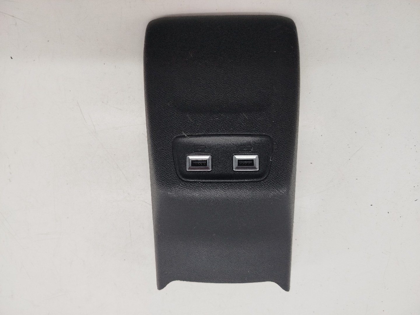 Acabamento de consola central PEUGEOT 2008 II (U_) | 19 - 