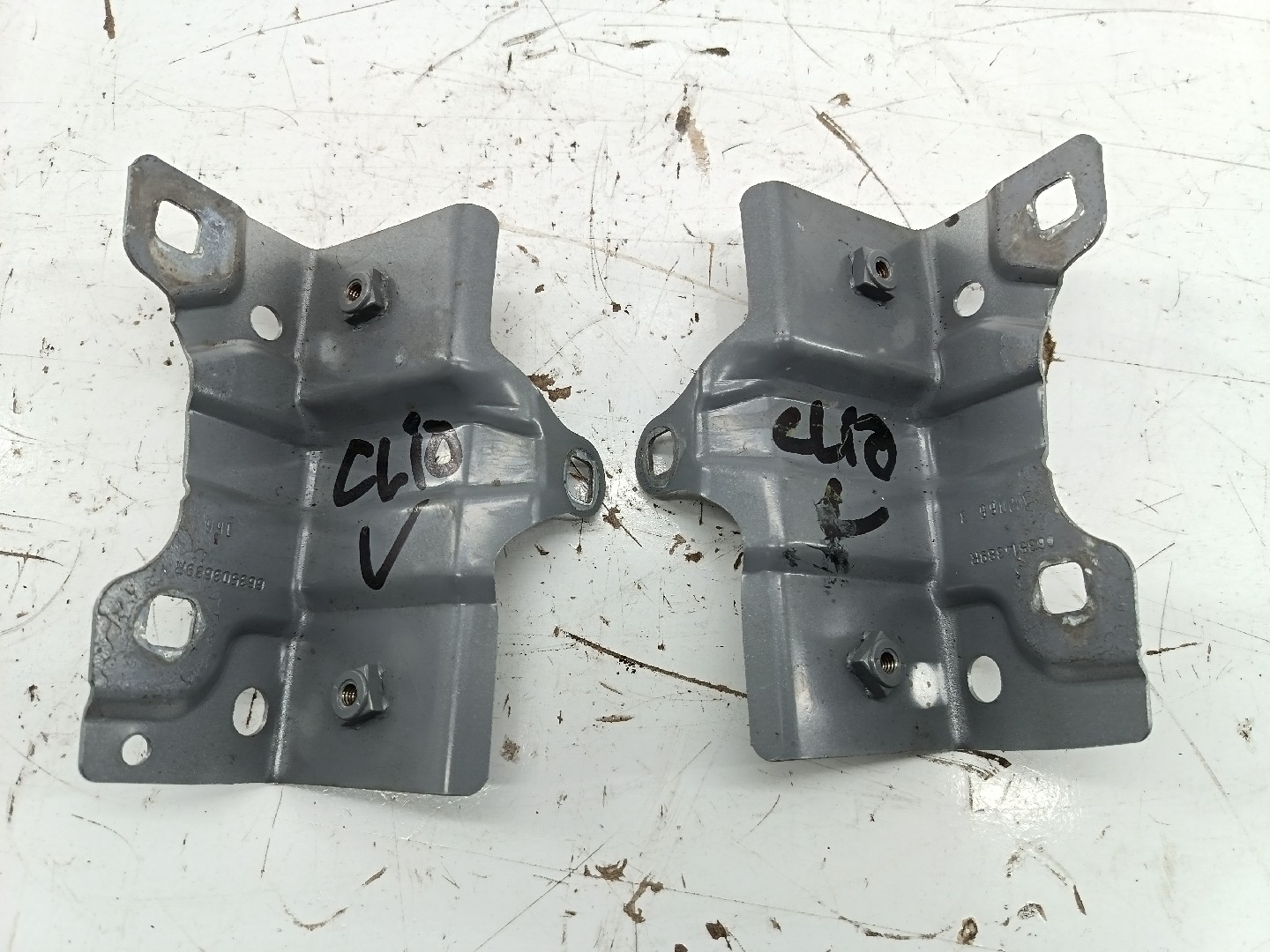 Suporte de montagem guarda lamas RENAULT CLIO V (BF_) | 19 - 