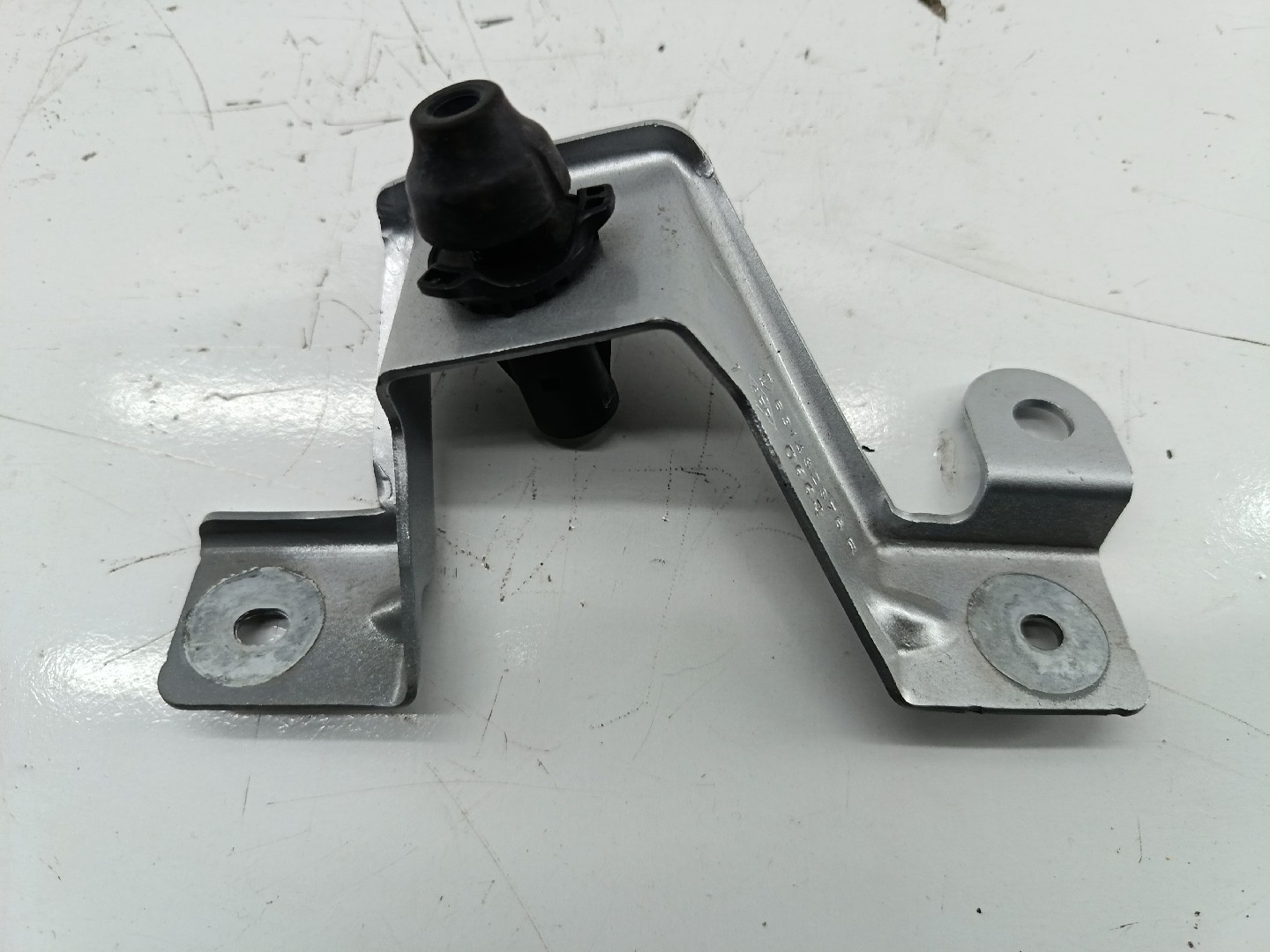 Suporte de montagem guarda lamas RENAULT CLIO V (BF_) | 19 - 