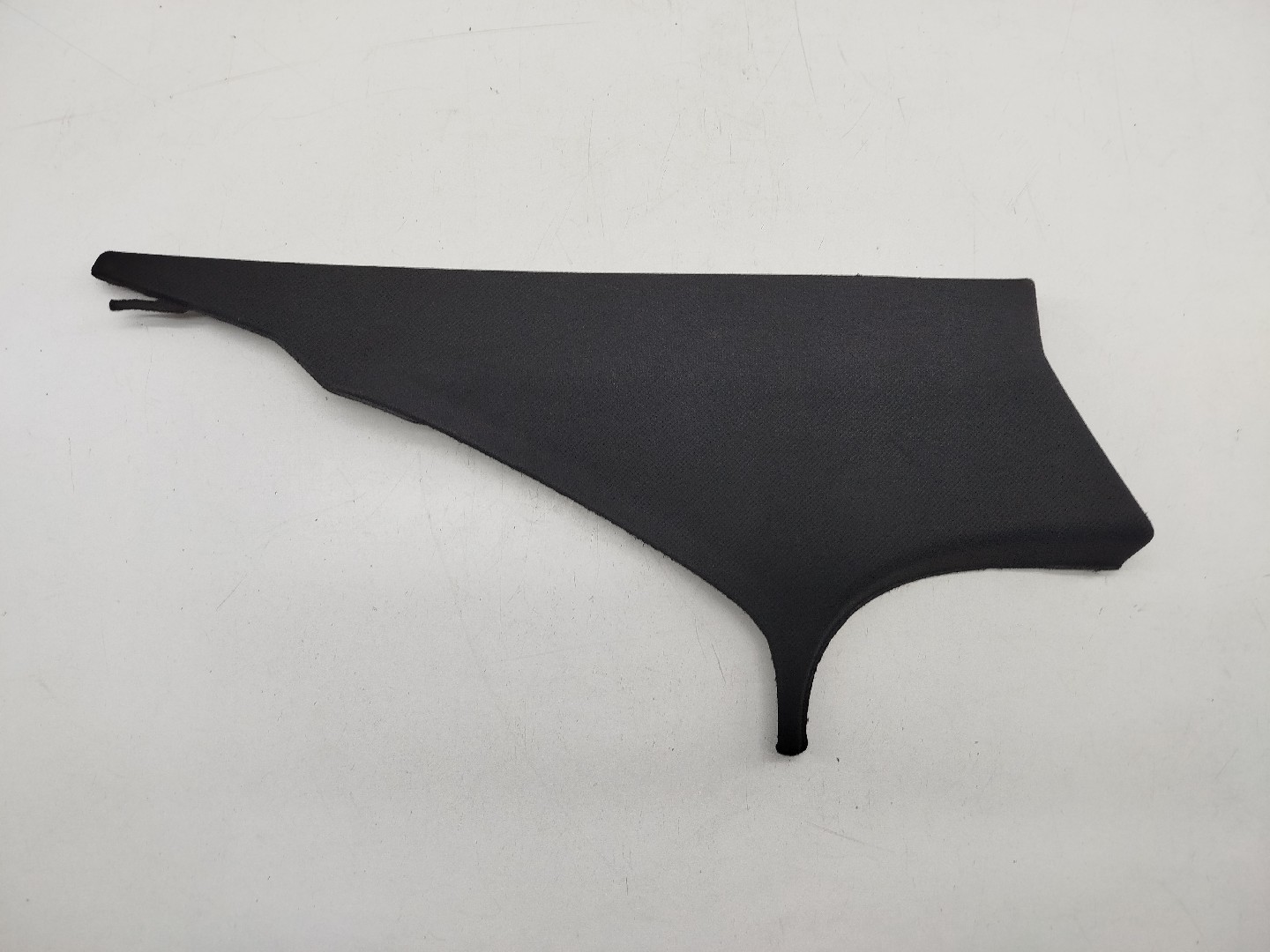 Moldura de pilar C esquerda BMW 3 (F30, F80) | 11 - 18