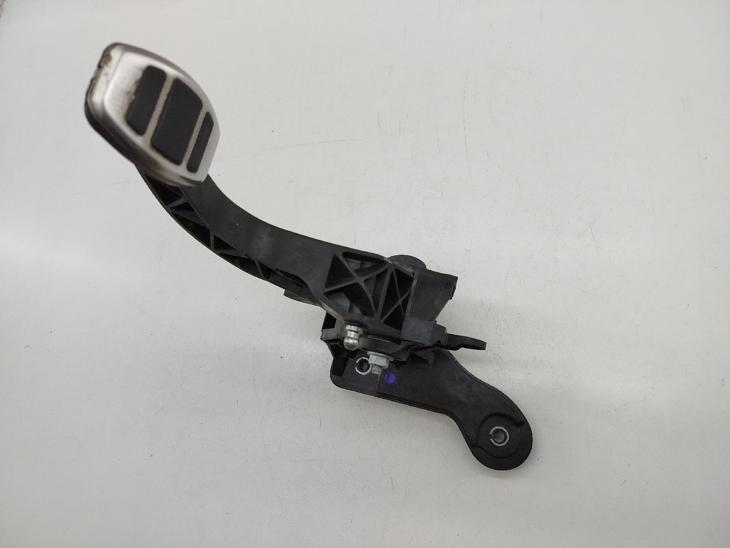 Pedal de embraiagem PEUGEOT 208 II (UB_, UP_, UW_, UJ_) | 19 - 
