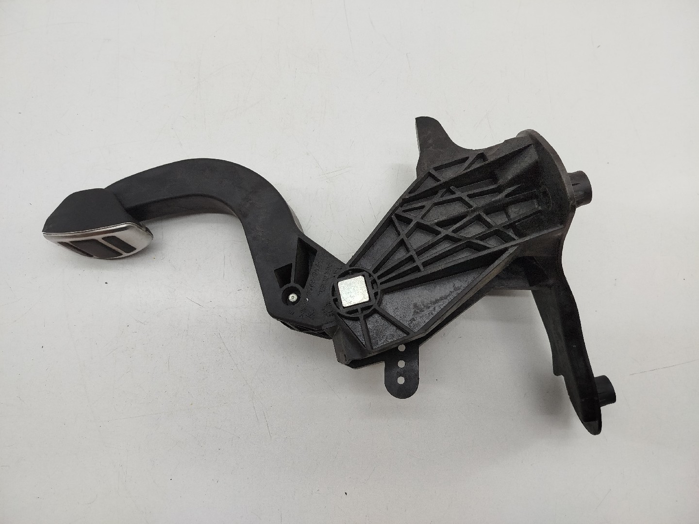 Pedal de embraiagem PEUGEOT 208 II (UB_, UP_, UW_, UJ_) | 19 -  Imagem-1