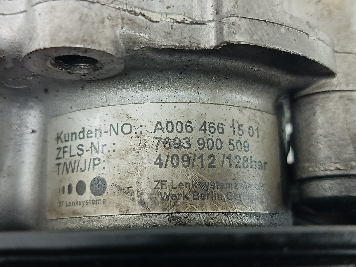 Bomba de direção MERCEDES-BENZ C-CLASS (W204) | 07 - 15 Imagem-1