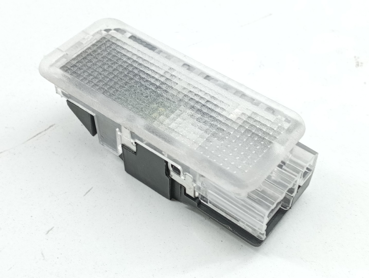 Luz de cortesia PEUGEOT 3008 SUV (M_) | 16 -  Imagem-3