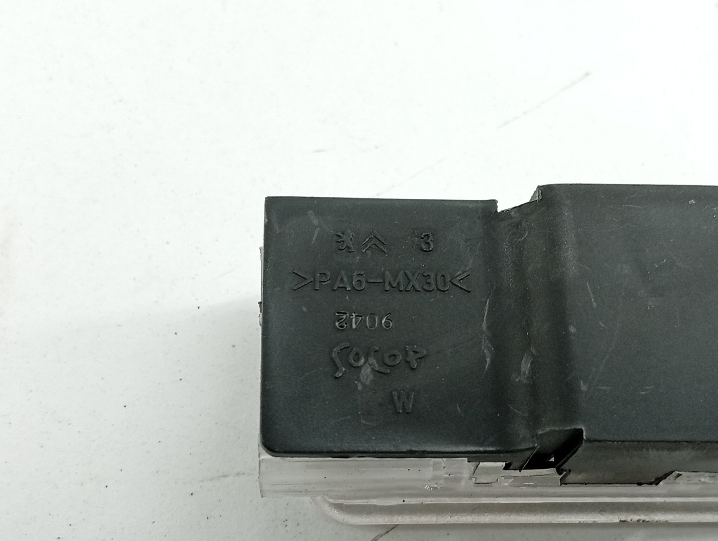 Luz de cortesia PEUGEOT 3008 SUV (M_) | 16 -  Imagem-1