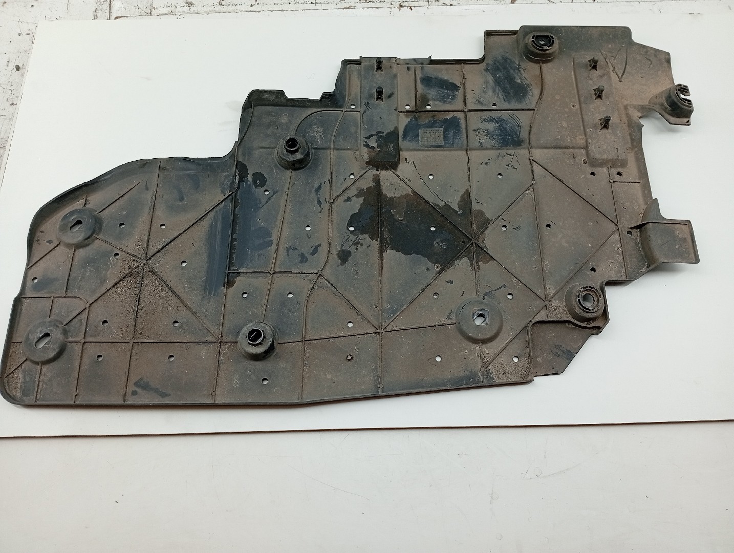 Proteção inferior de carroçaria PEUGEOT 3008 SUV (M_) | 16 - 