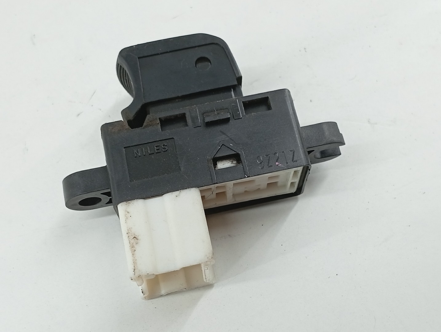 Comutador de vidro frente direito SUBARU IMPREZA três volumes (GJ_) | 11 -  Imagem-1