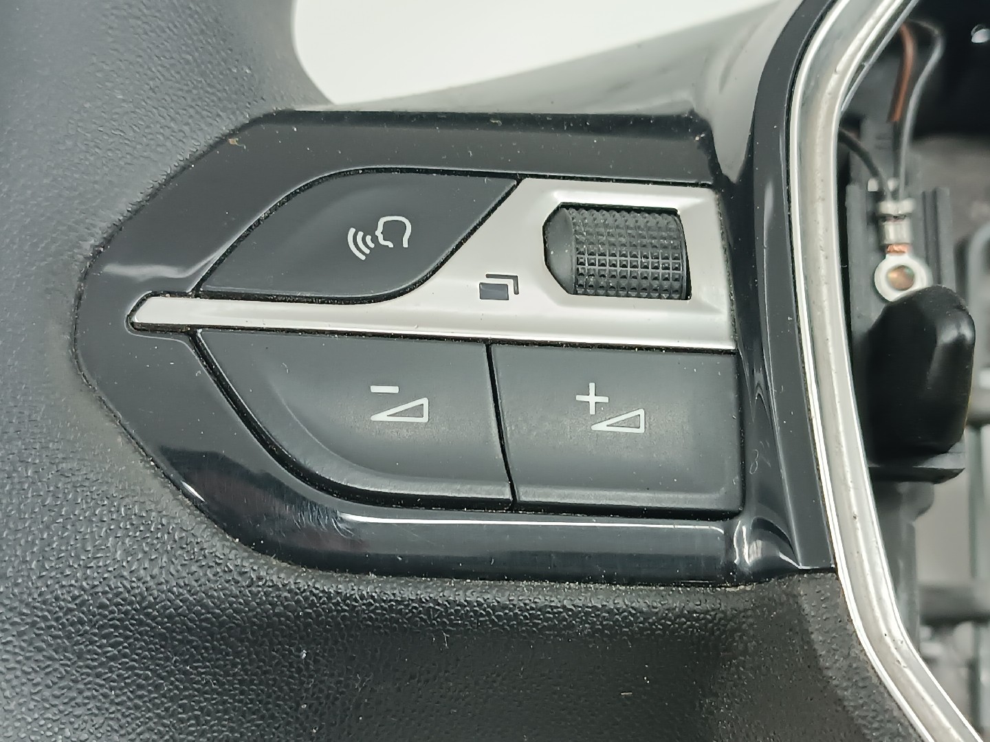 Volante PEUGEOT 3008 SUV (M_) | 16 -  Imagem-4