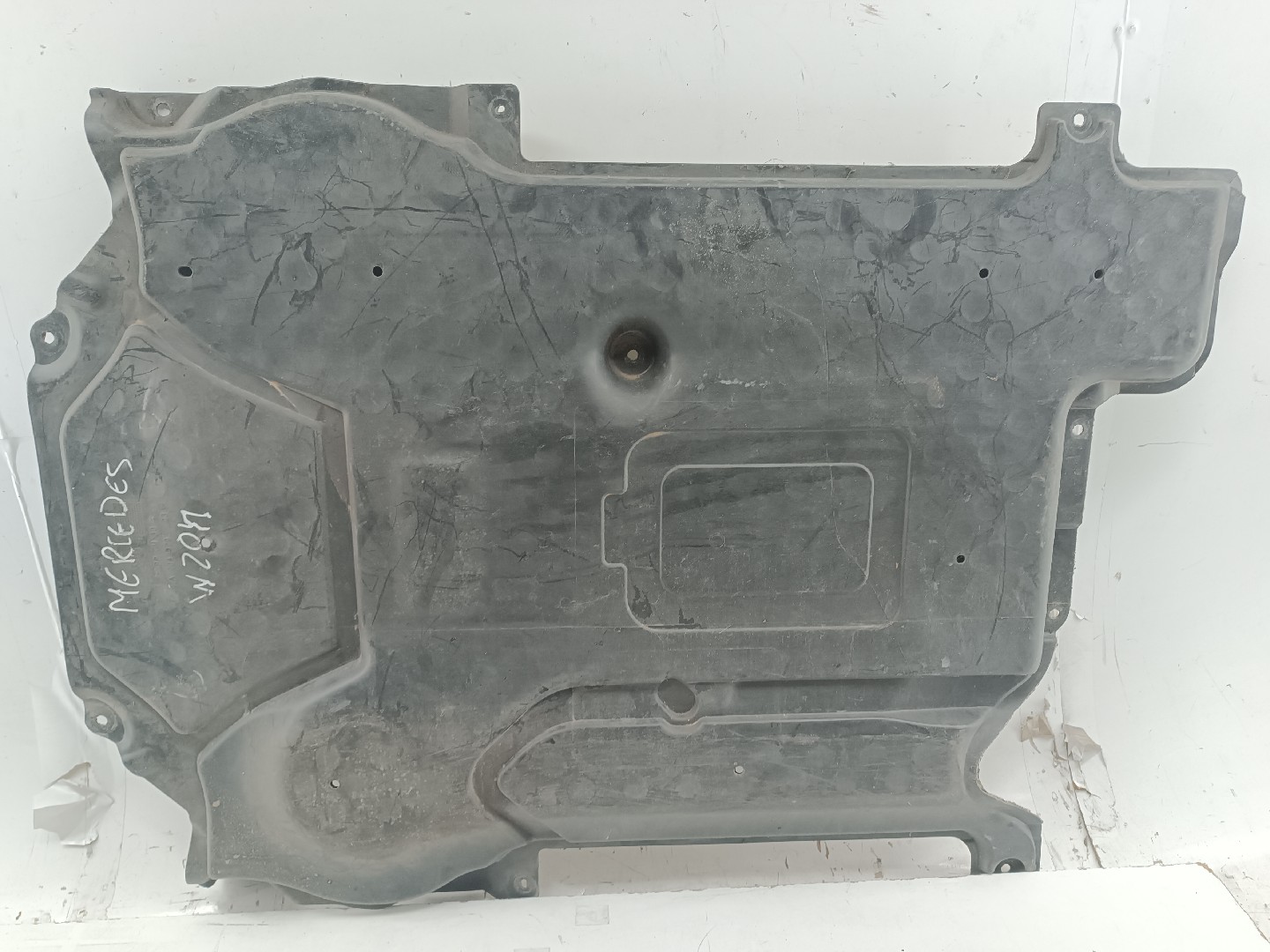 Proteção inferior de carroçaria MERCEDES-BENZ C-CLASS (W204) | 07 - 15