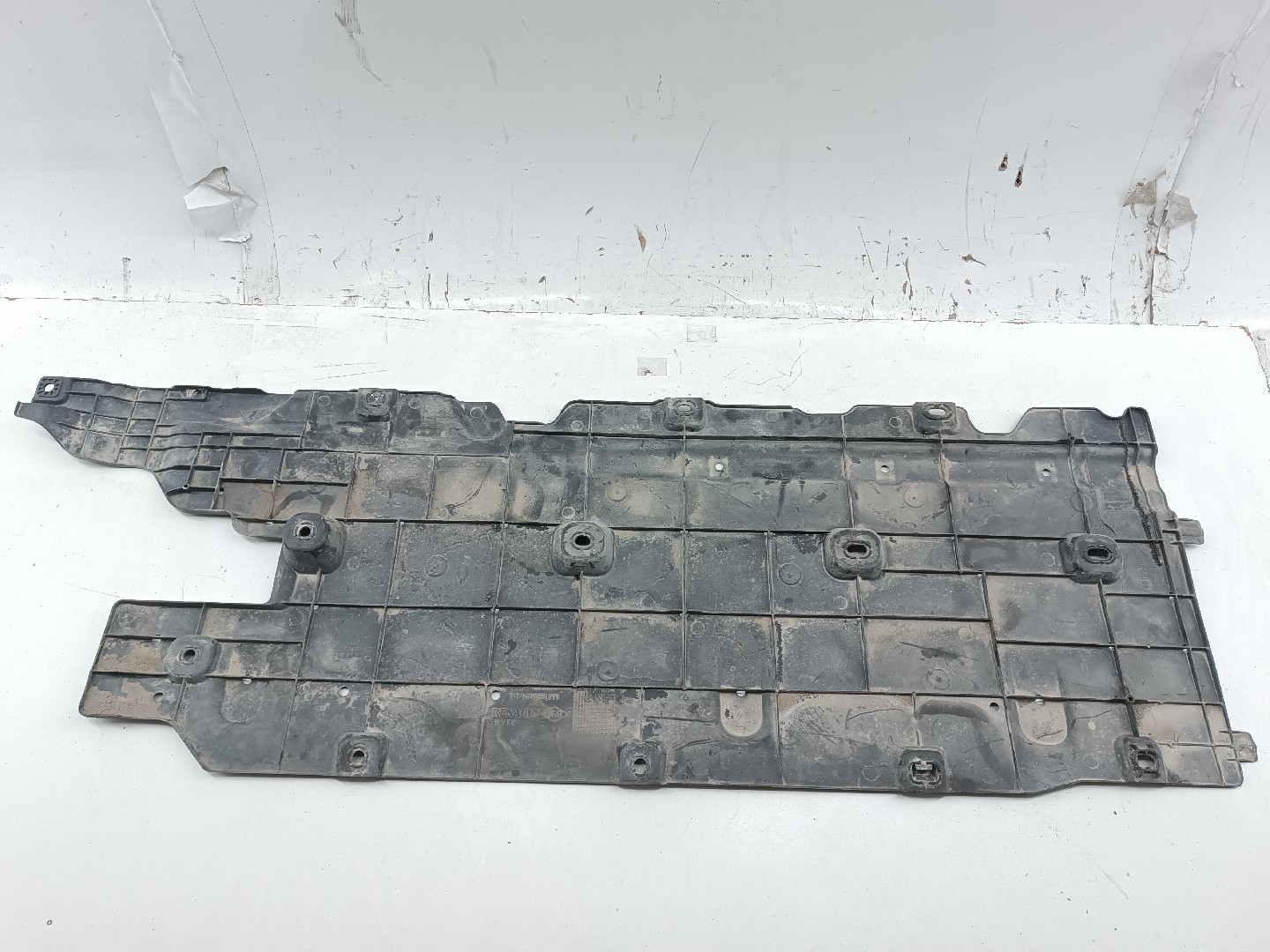 Proteção inferior de carroçaria RENAULT MEGANE IV três volumes | 16 - 