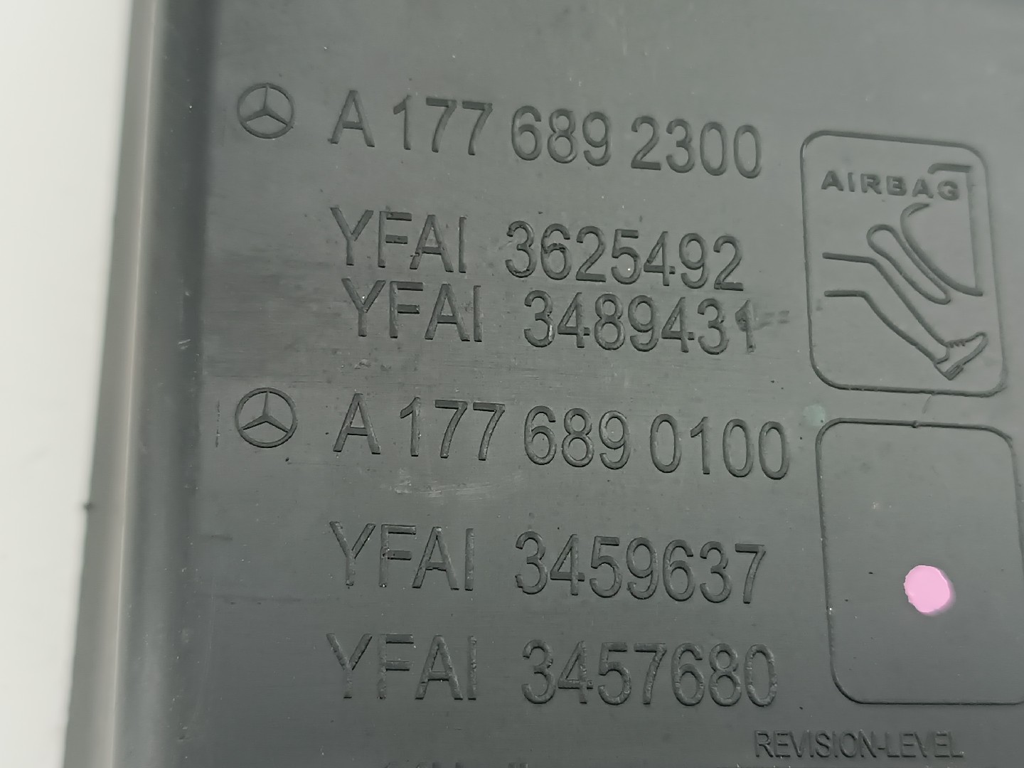 Tampa lateral de tablier MERCEDES-BENZ A-CLASS (W177) | 18 -  Imagem-1