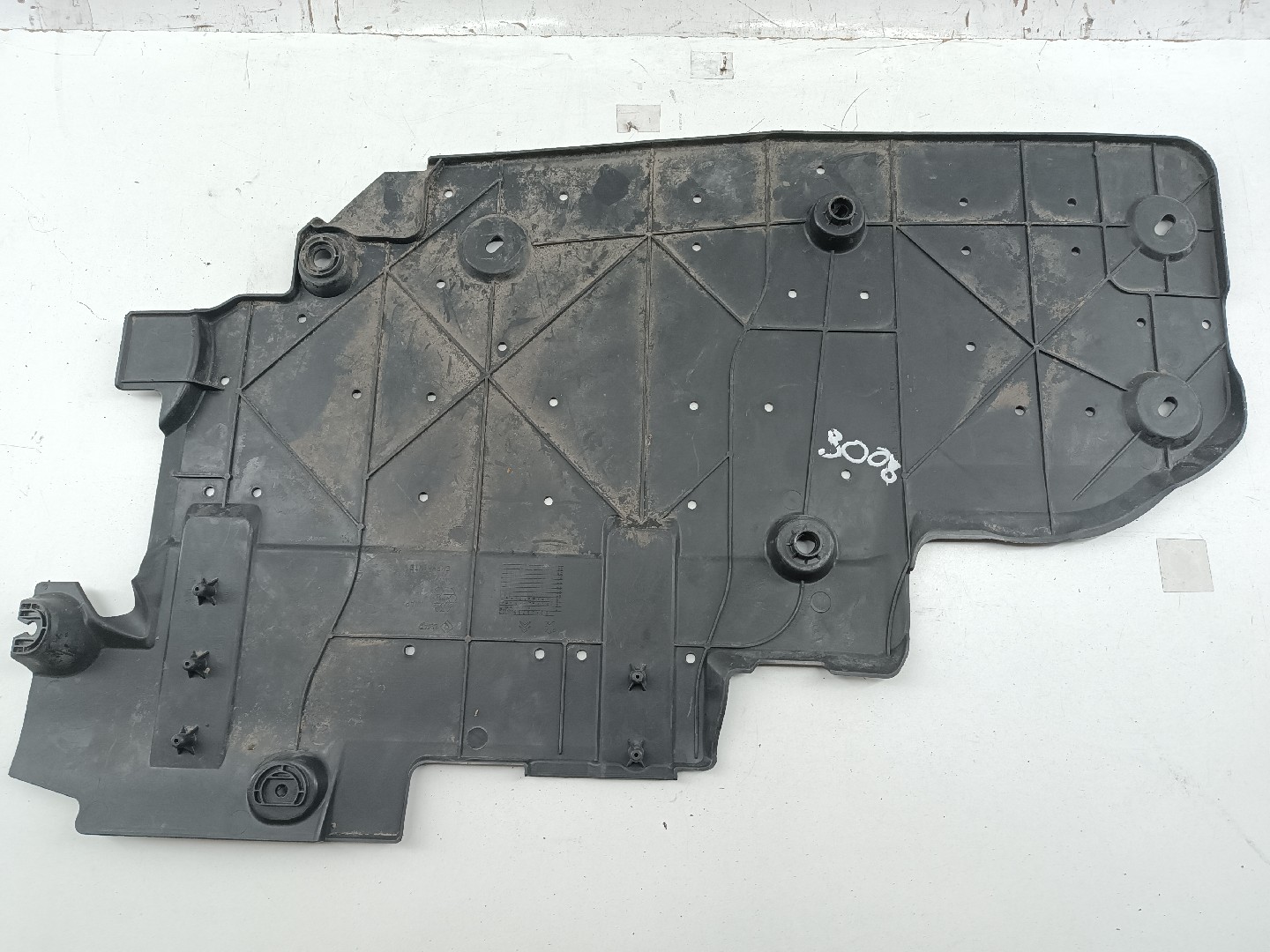 Proteção inferior de carroçaria PEUGEOT 3008 SUV (M_) | 16 - 