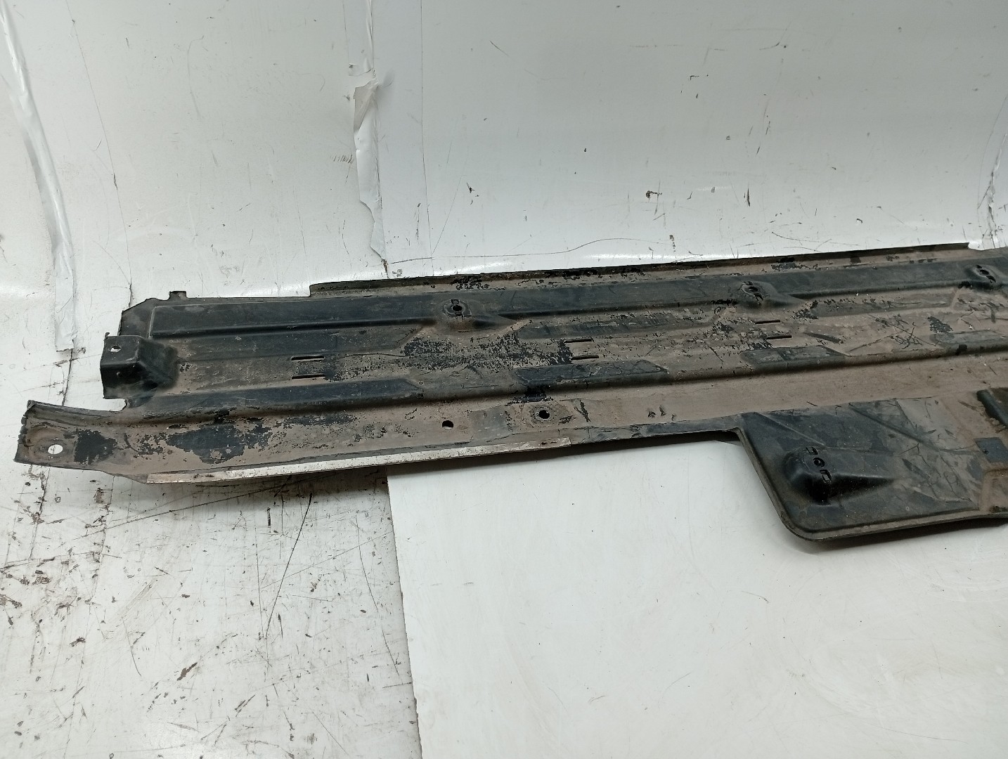 Proteção inferior de carroçaria MERCEDES-BENZ C-CLASS (W204) | 07 - 15 Imagem-1