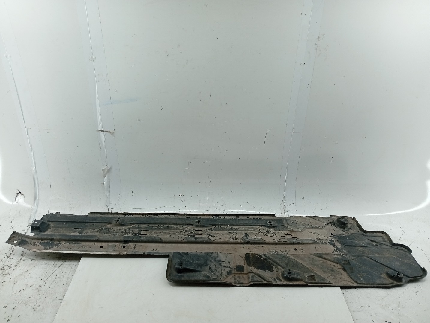 Proteção inferior de carroçaria MERCEDES-BENZ C-CLASS (W204) | 07 - 15