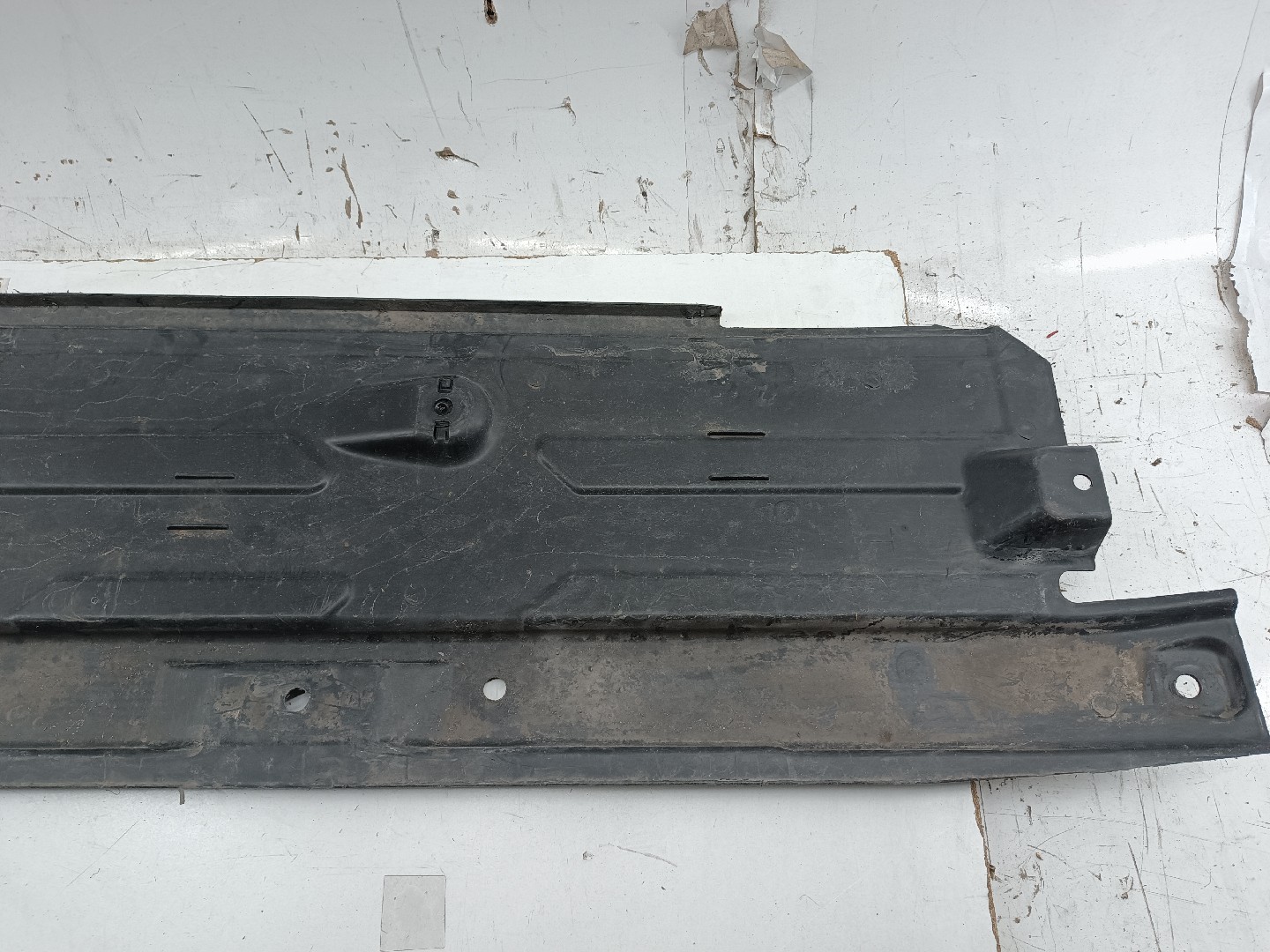 Proteção inferior de carroçaria MERCEDES-BENZ C-CLASS (W204) | 07 - 15 Imagem-1