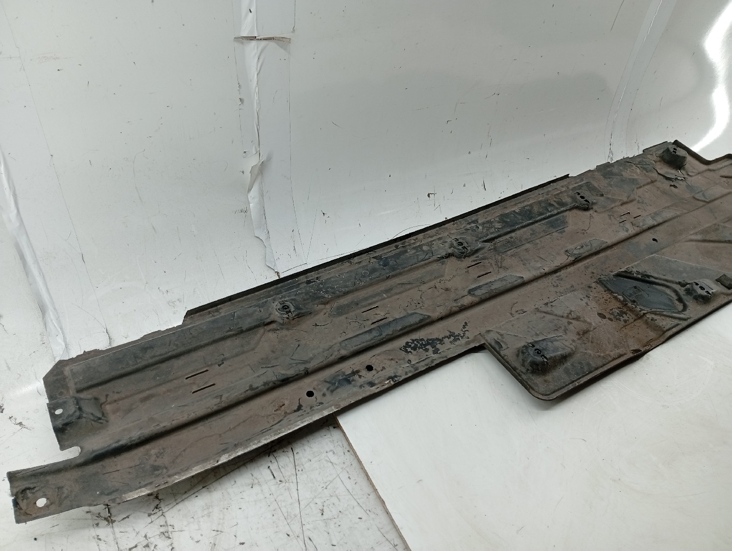 Proteção inferior de carroçaria MERCEDES-BENZ C-CLASS (W204) | 07 - 15 Imagem-1