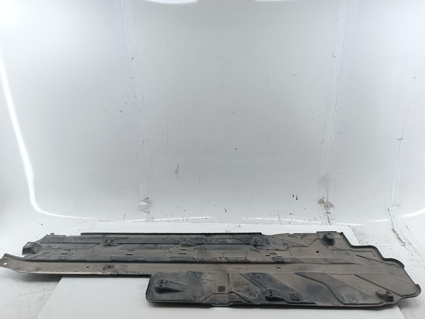 Proteção inferior de carroçaria MERCEDES-BENZ C-CLASS (W204) | 07 - 15