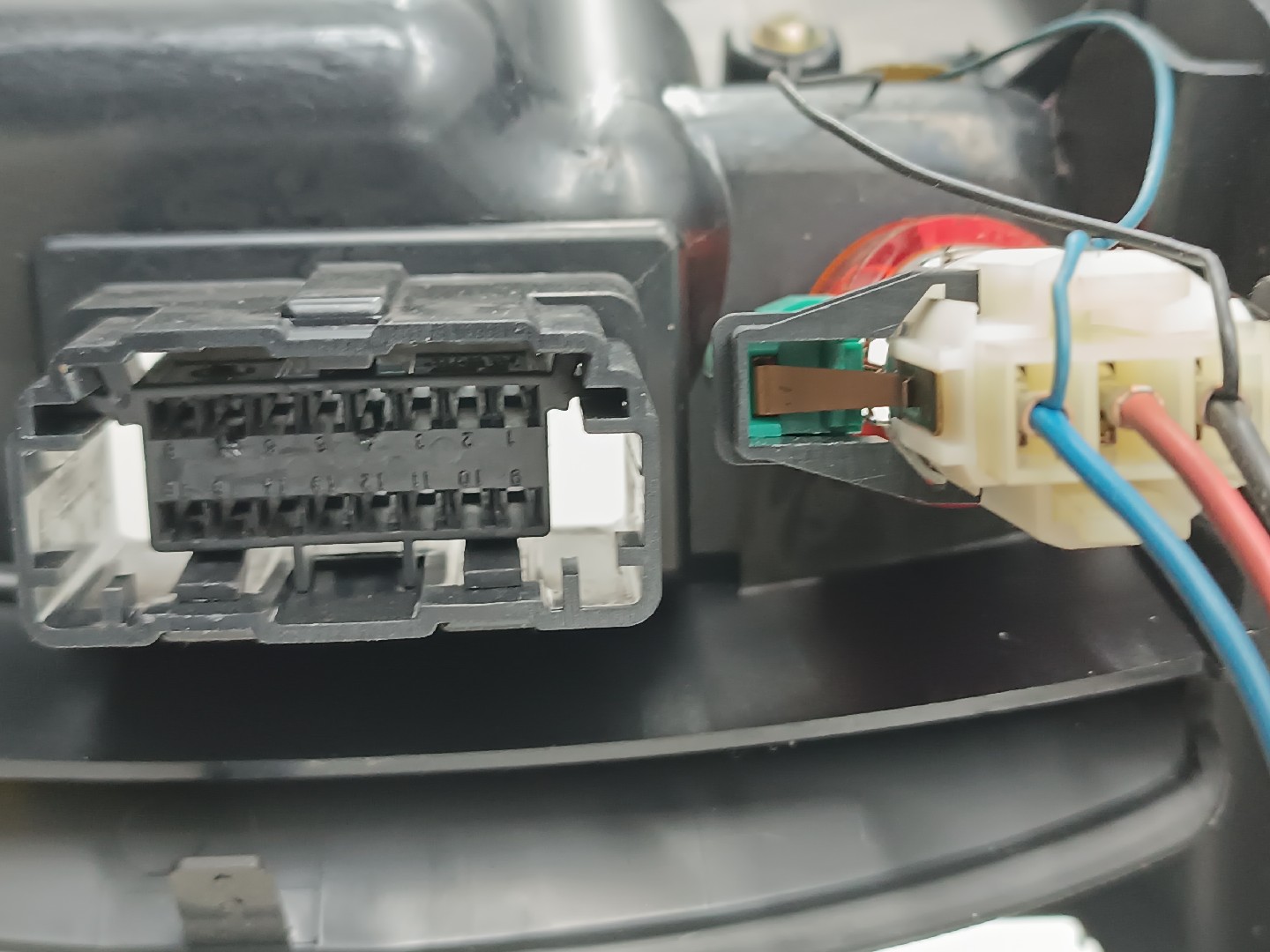 Consola Central VOLKSWAGEN POLO CLASSIC (6V2) | 95 - 09 Imagem-4