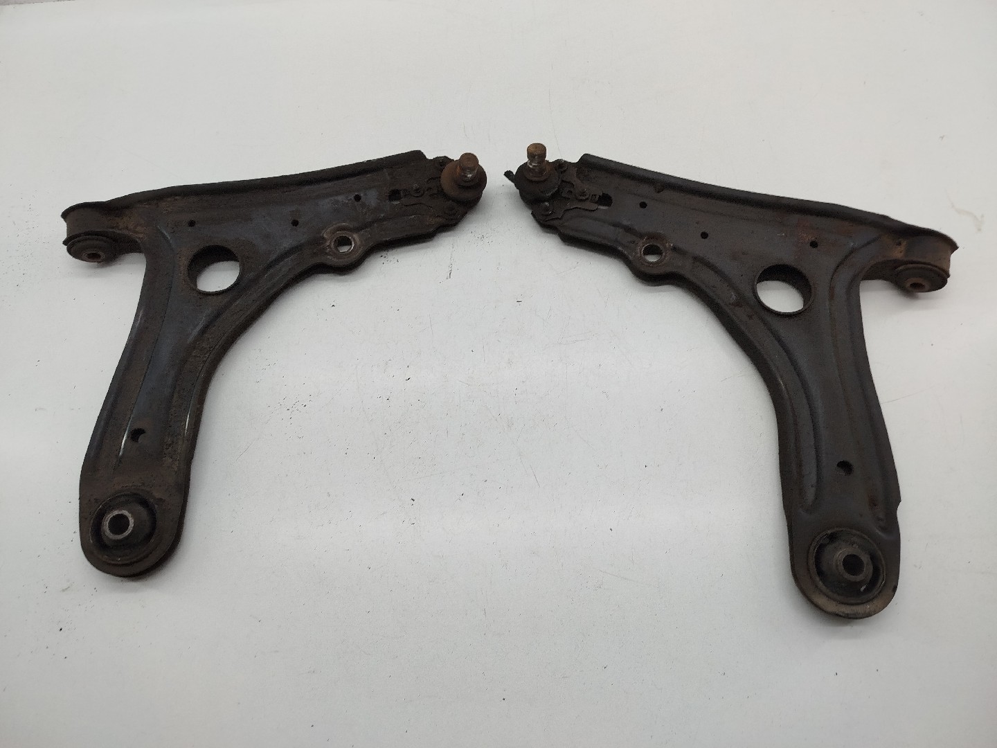 Braços de suspensão esquerdo e direito VOLKSWAGEN POLO CLASSIC (6V2) | 95 - 09