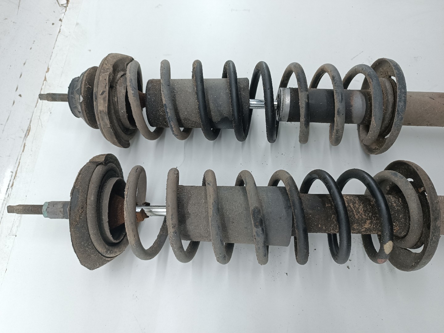 Amortecedores traseiros VOLKSWAGEN POLO CLASSIC (6V2) | 95 - 09 Imagem-2