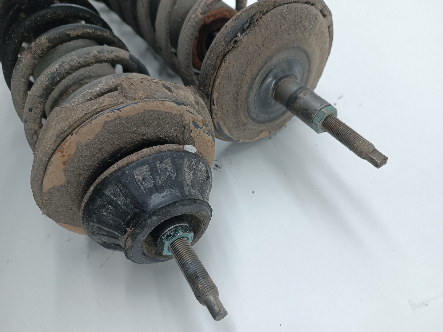 Amortecedores traseiros VOLKSWAGEN POLO CLASSIC (6V2) | 95 - 09 Imagem-4