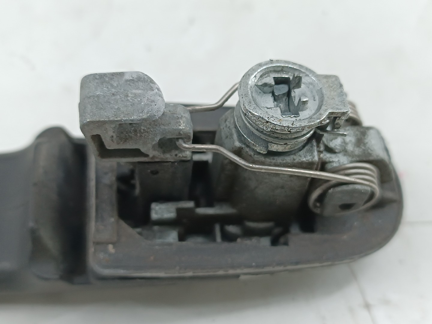 Puxador Exterior Porta Frente Esquerdo VOLKSWAGEN POLO CLASSIC (6V2) | 95 - 09 Imagem-1