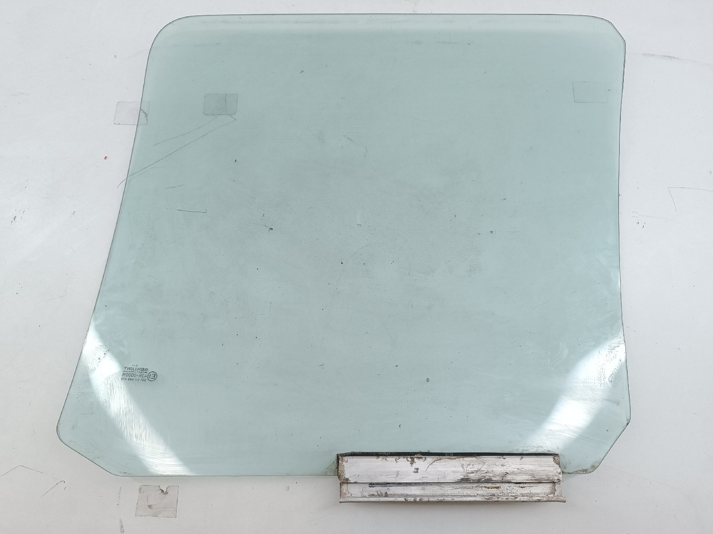 Vidro Traseiro Direito FORD FIESTA III (GFJ) | 89 - 97