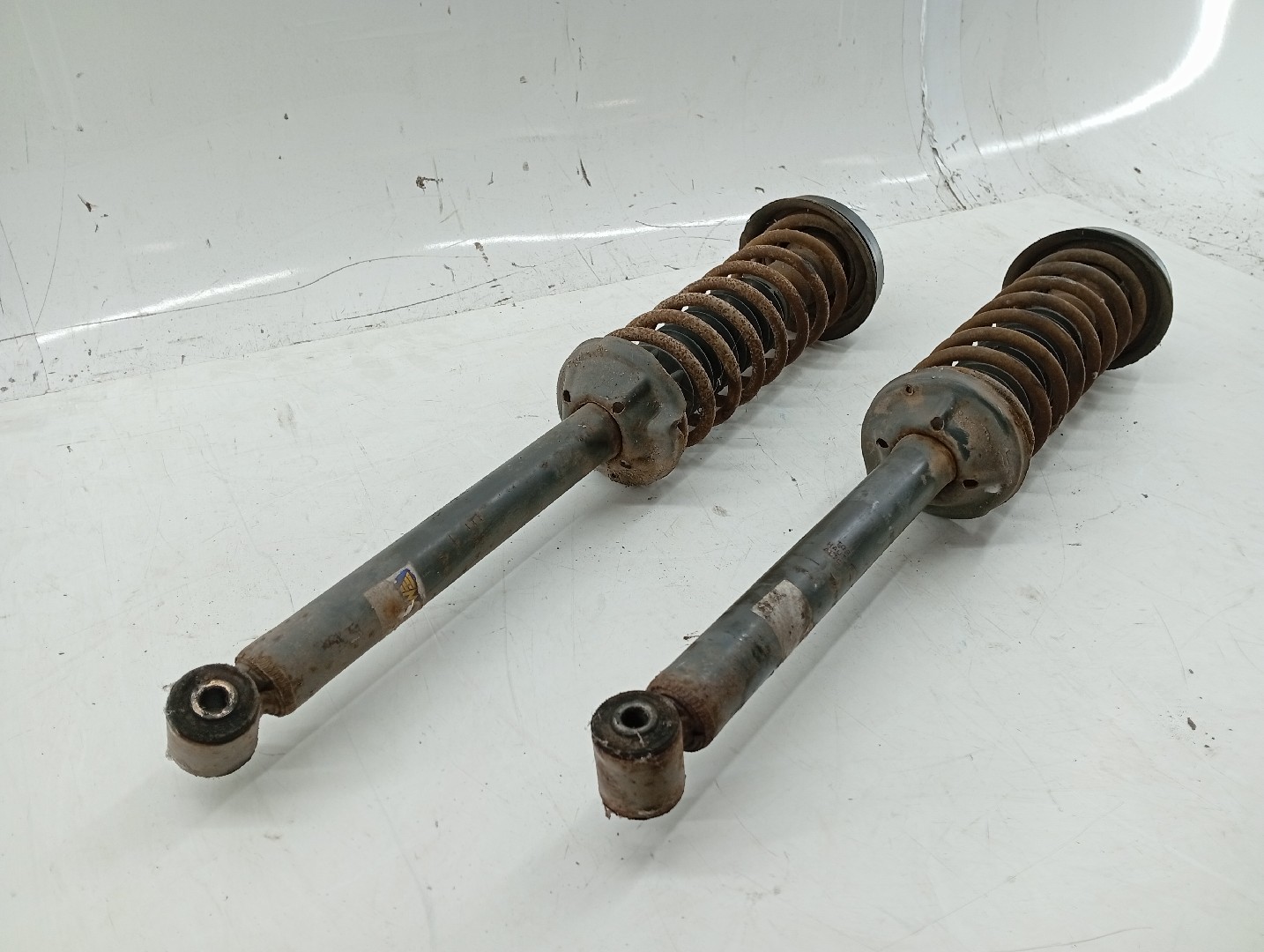 Amortecedores traseiros FORD FIESTA III (GFJ) | 89 - 97 Imagem-1