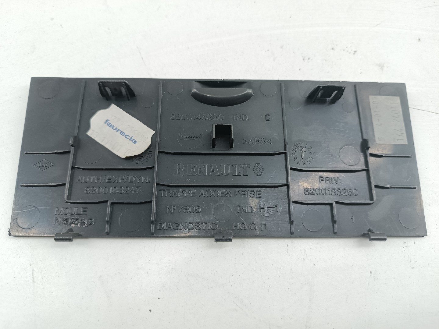 Tampa de caixa de fusiveis RENAULT MEGANE II Grandtour (KM0/1_) | 03 - 12