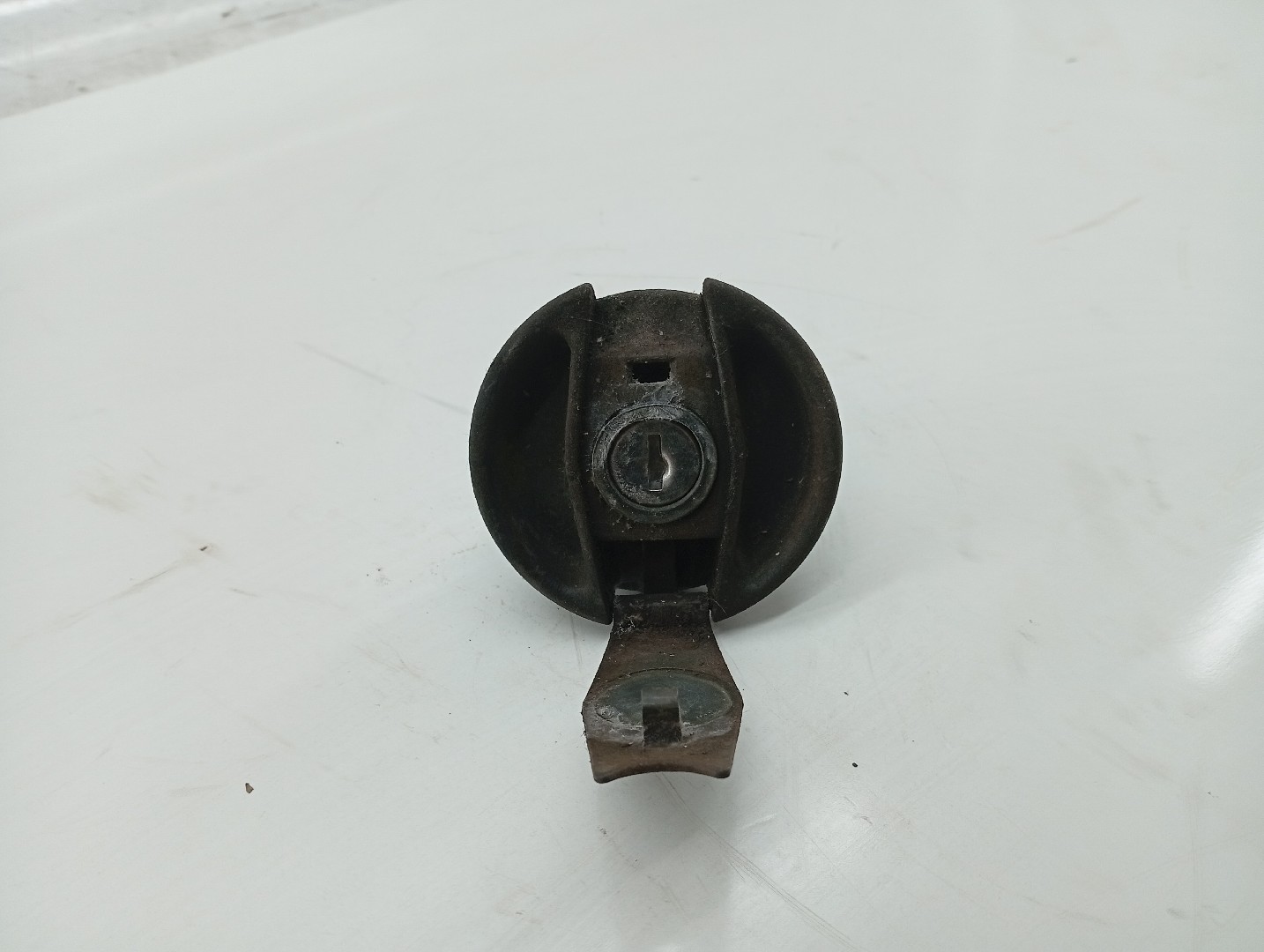 Tampa do deposito de combustível com tampão OPEL CORSA A TR (S83) | 82 - 93 Imagem-3