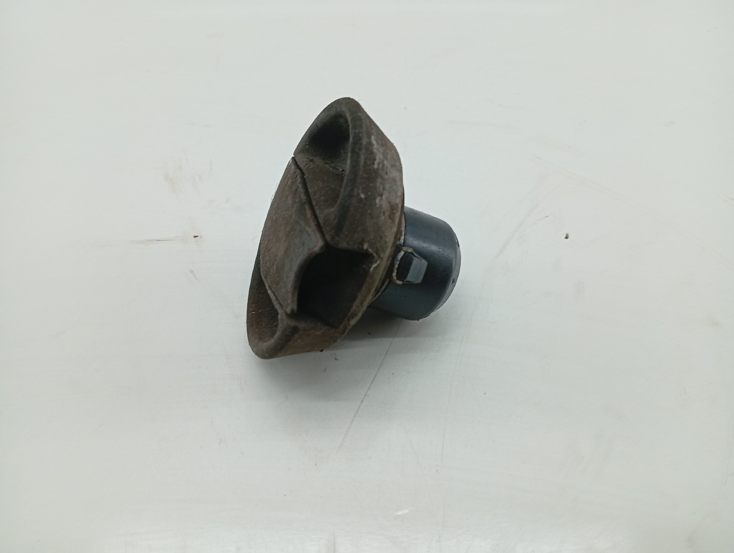 Tampa do deposito de combustível com tampão OPEL CORSA A TR (S83) | 82 - 93