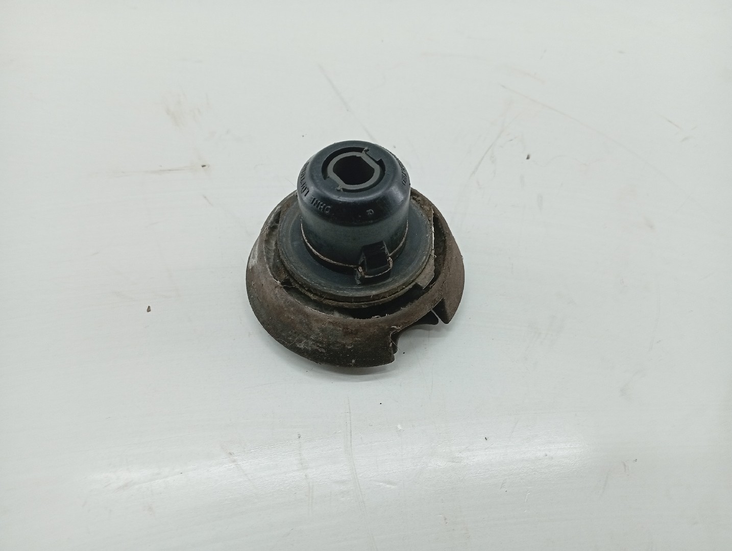 Tampa do deposito de combustível com tampão OPEL CORSA A TR (S83) | 82 - 93 Imagem-1