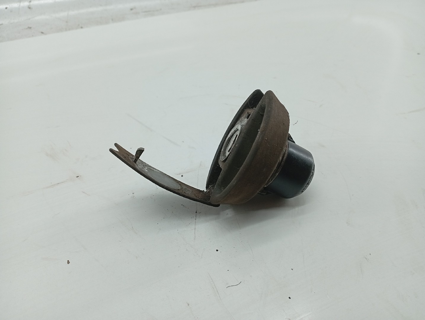 Tampa do deposito de combustível com tampão OPEL CORSA A TR (S83) | 82 - 93 Imagem-4