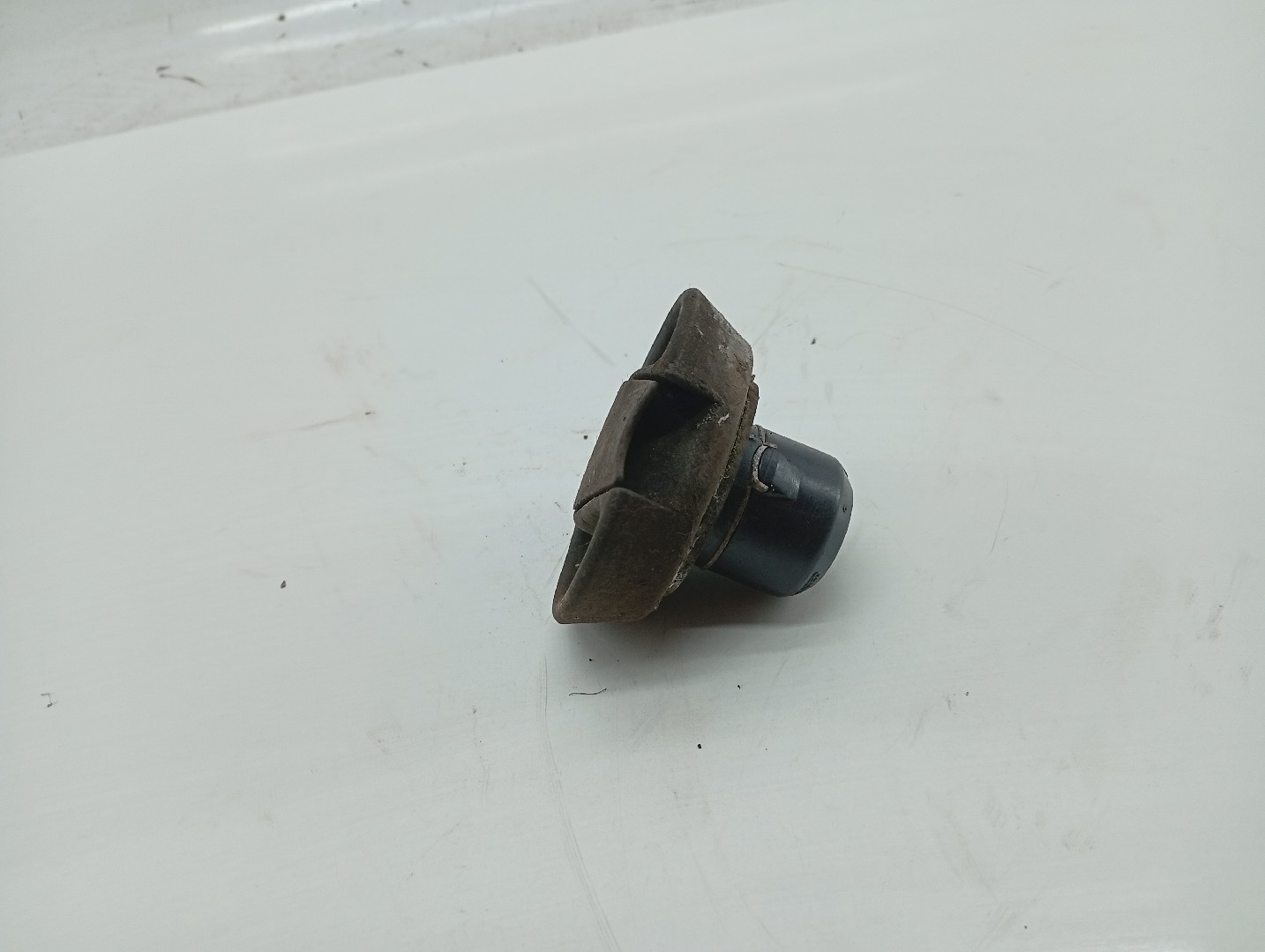 Tampa do deposito de combustível com tampão OPEL CORSA A TR (S83) | 82 - 93 Imagem-5