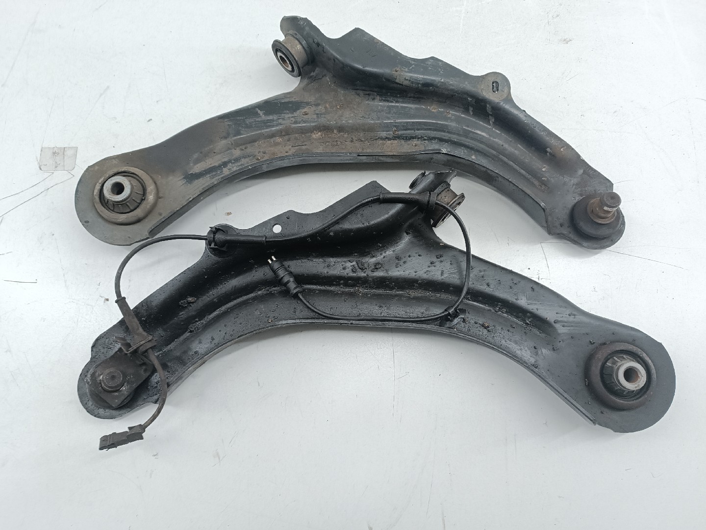 Braços de suspensão inferiores Esq./ Drt. RENAULT MEGANE II Grandtour (KM0/1_) | 03 - 12