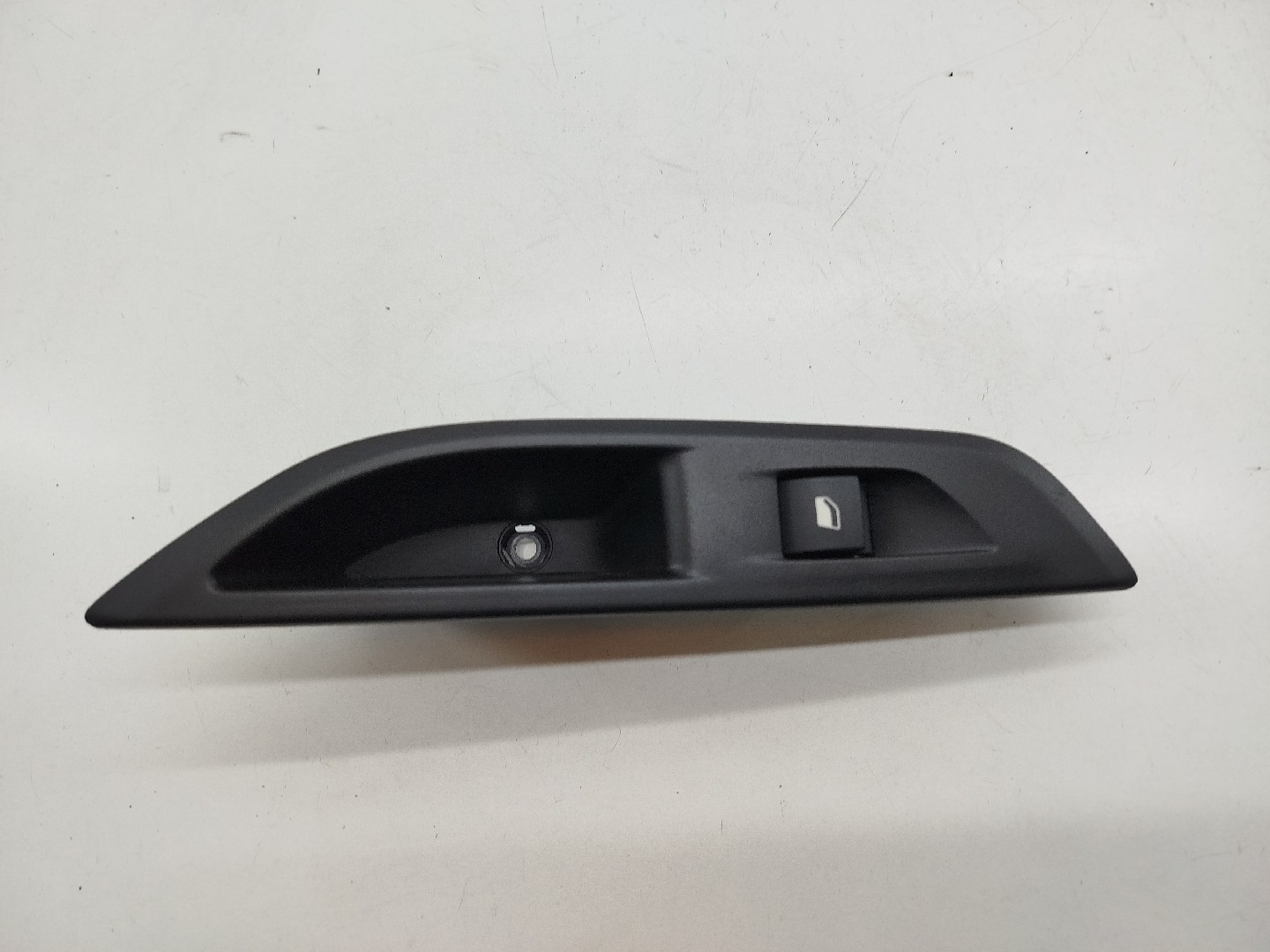Comutador de vidro traseiro direito PEUGEOT 208 II (UB_, UP_, UW_, UJ_) | 19 - 