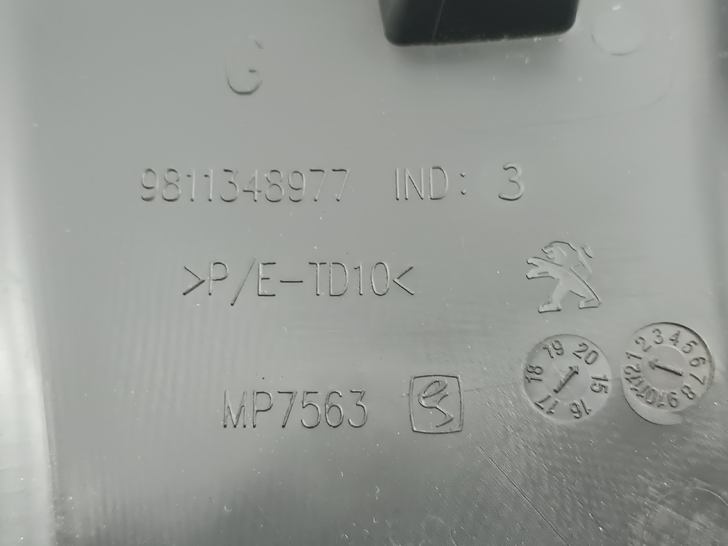Moldura de pilar C esquerda PEUGEOT 5008 II | 16 -  Imagem-1