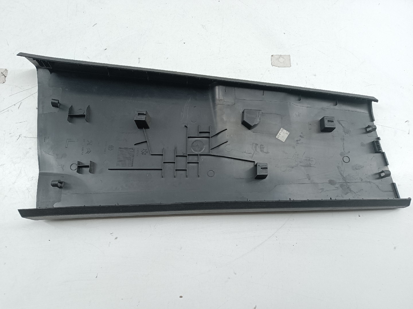 Moldura de pilar B esquerda PEUGEOT 5008 II | 16 - 