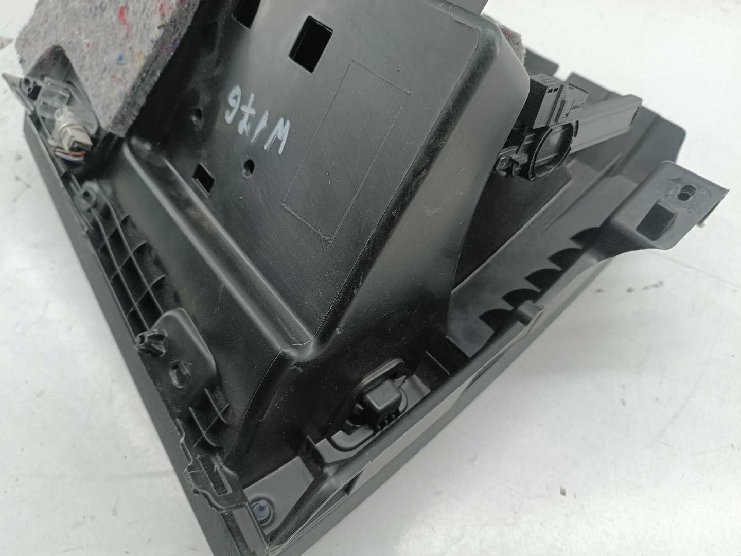 Porta luvas MERCEDES-BENZ A-CLASS (W176) | 12 - 18 Imagem-1
