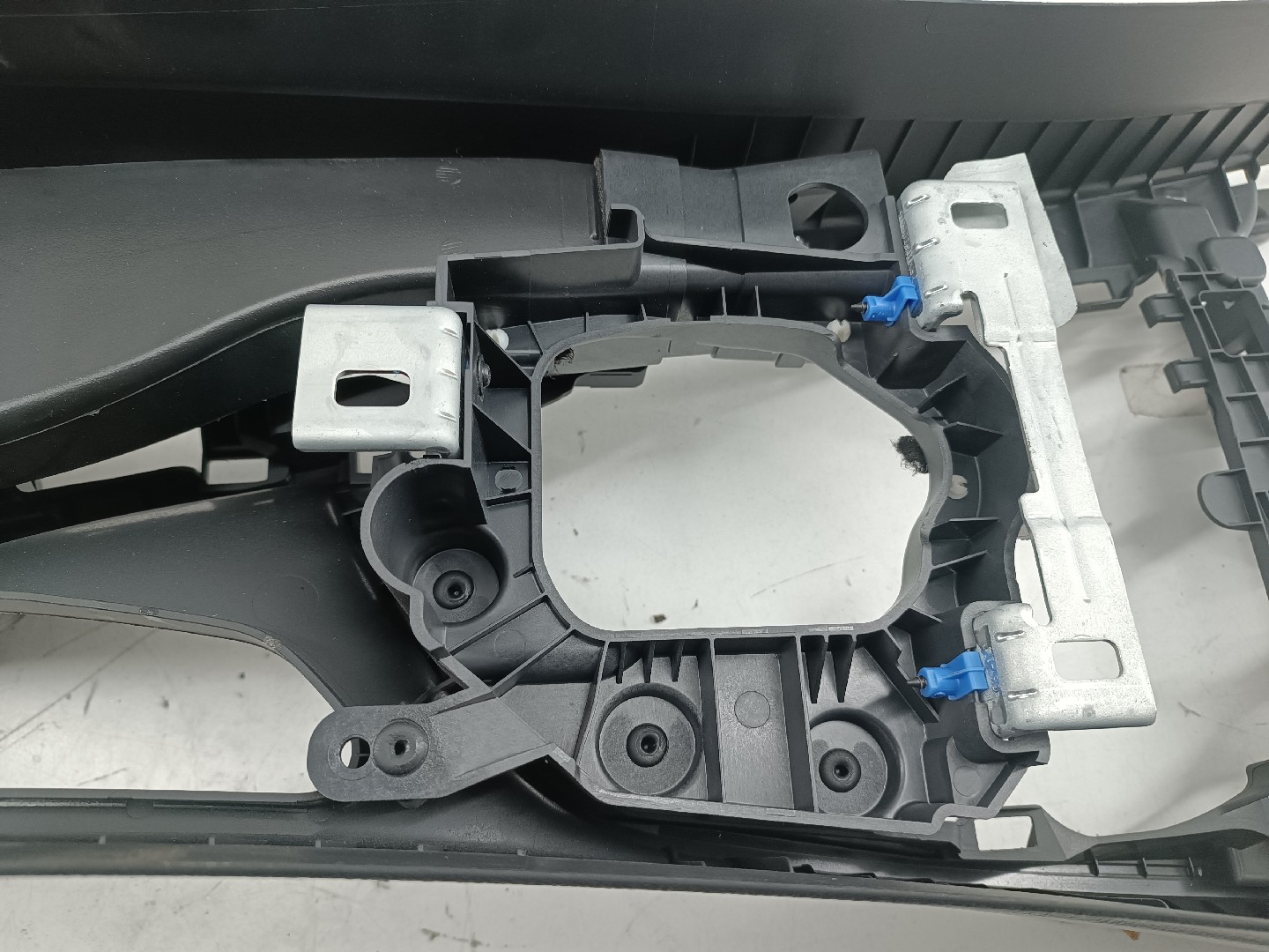 Consola Central BMW 3 (F30, F80) | 11 - 18 Imagem-1