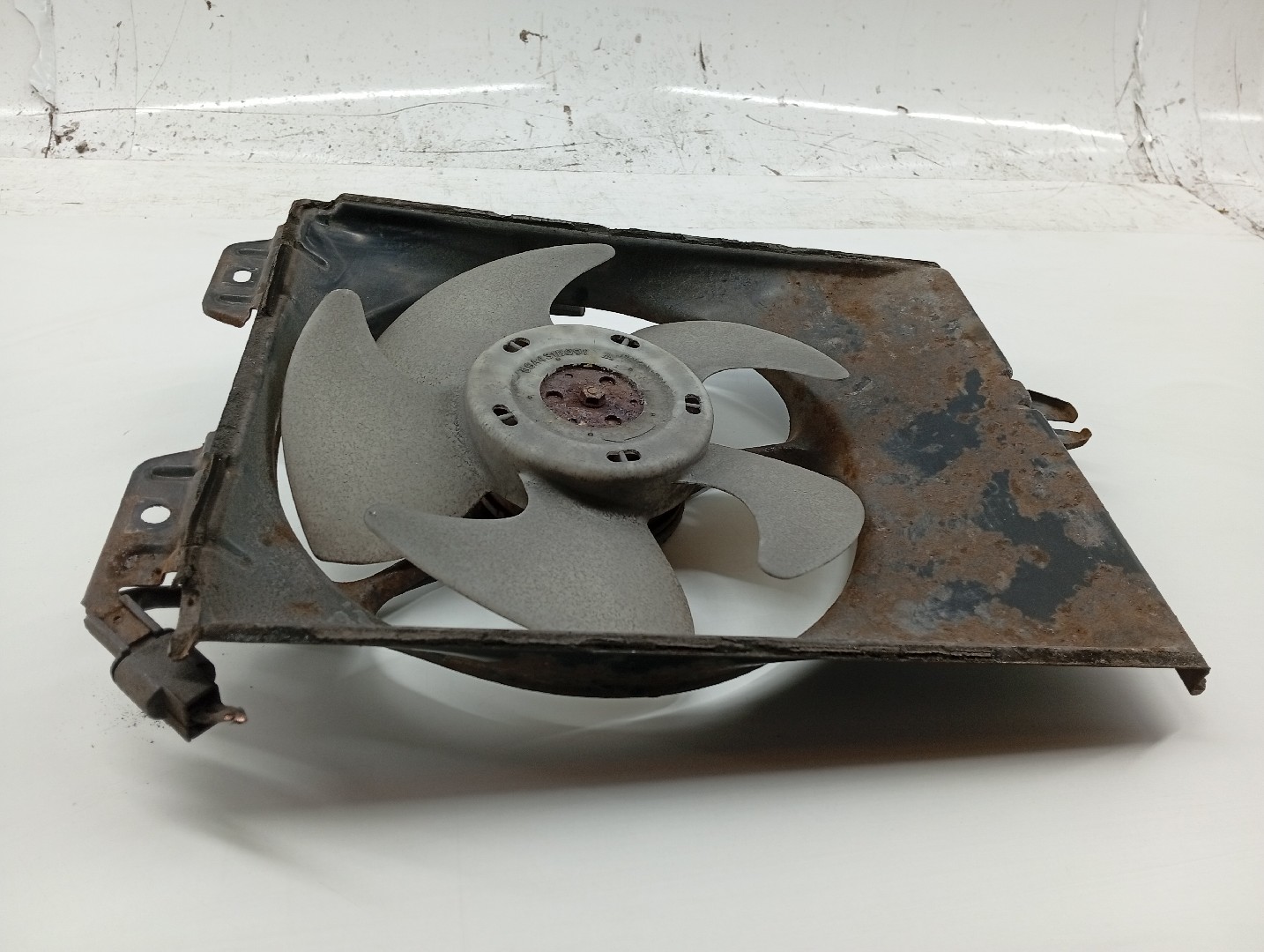 Ventoinha de radiador MITSUBISHI LANCER VI (CJ_, CP_) | 95 - 03 Imagem-2